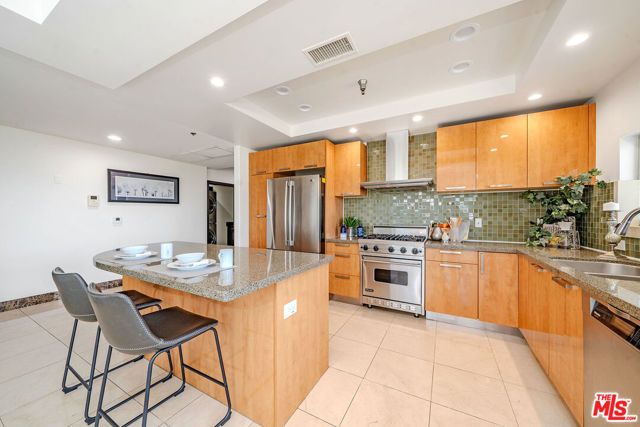 702 S Serrano Avenue 605, Los Angeles, CA 90005