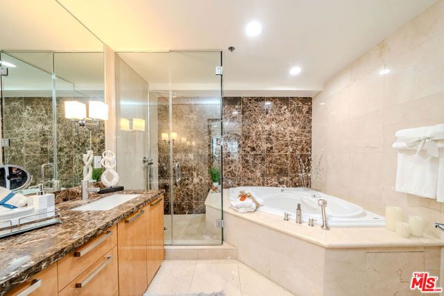 702 S Serrano Avenue 605, Los Angeles, CA 90005