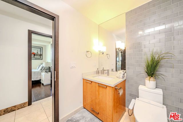 702 S Serrano Avenue 605, Los Angeles, CA 90005