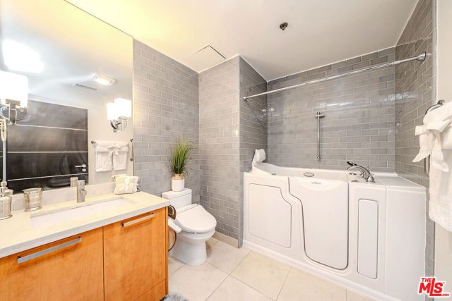 702 S Serrano Avenue 605, Los Angeles, CA 90005