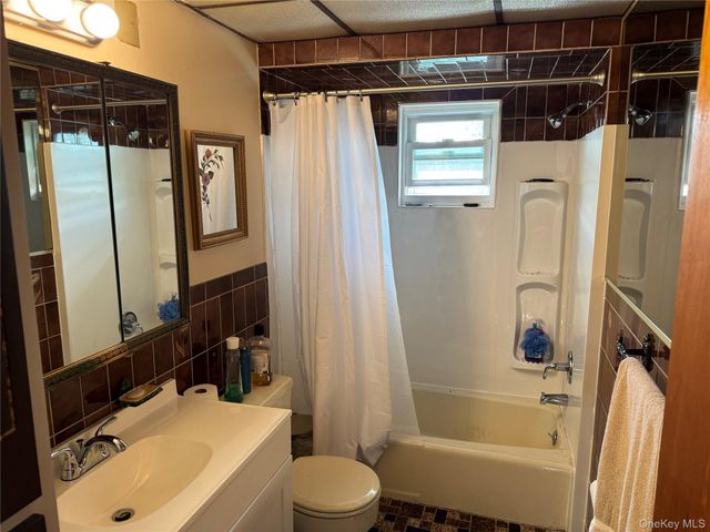 3938 Bernice Road, Seaford, NY 11783