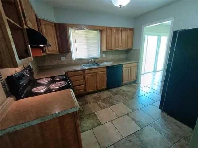 7520 E 75TH Street, Kansas City, MO 64138