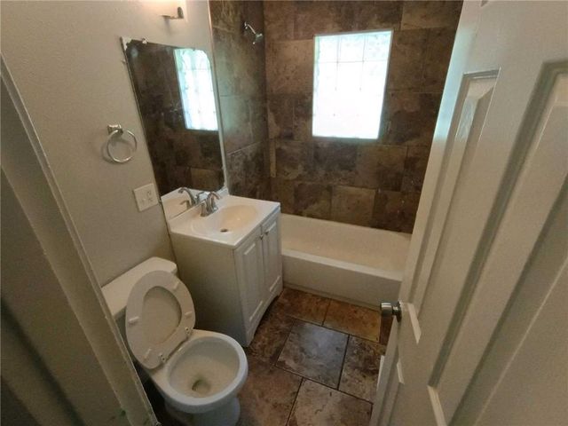 7520 E 75TH Street, Kansas City, MO 64138