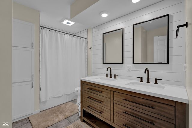 3520 Lantern Lane, Columbus, IN 47203