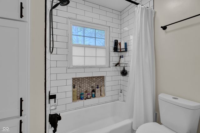 3520 Lantern Lane, Columbus, IN 47203