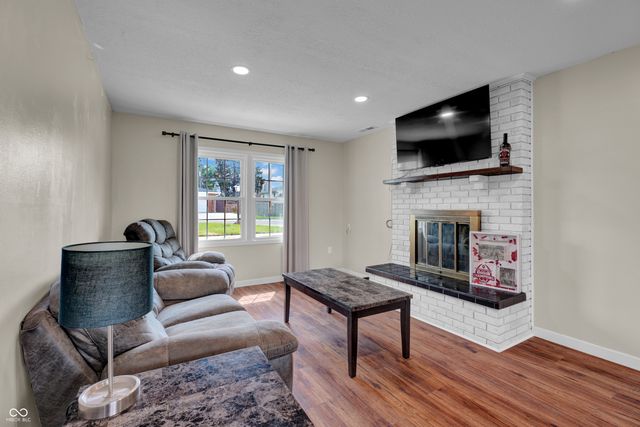 3520 Lantern Lane, Columbus, IN 47203