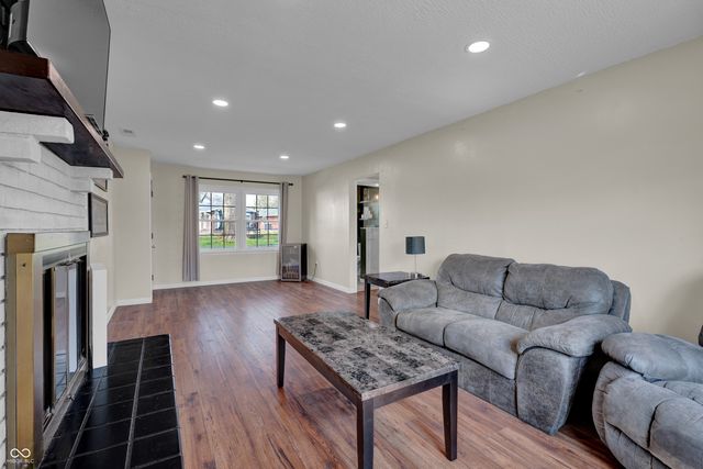 3520 Lantern Lane, Columbus, IN 47203