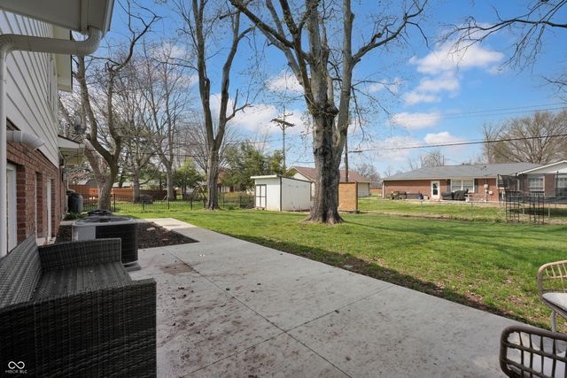 3520 Lantern Lane, Columbus, IN 47203