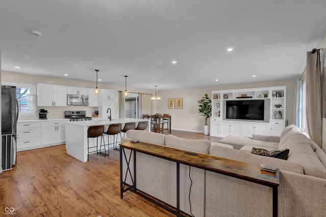 3520 Lantern Lane, Columbus, IN 47203