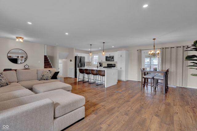 3520 Lantern Lane, Columbus, IN 47203