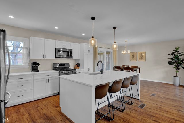 3520 Lantern Lane, Columbus, IN 47203