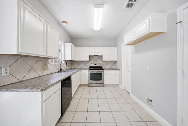 1911 Oak Hollow Court, Missouri City, TX 77489
