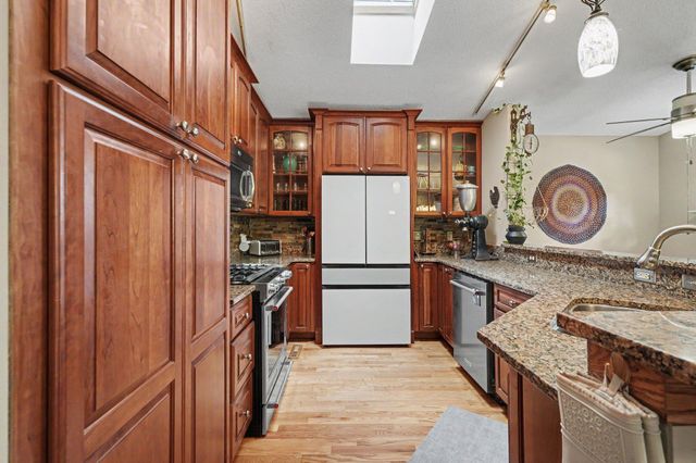 957 118th Lane NW, Coon Rapids, MN 55448