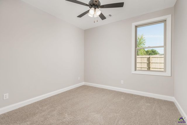 102 Hunt's Landing Drive, Kathleen, GA 31047