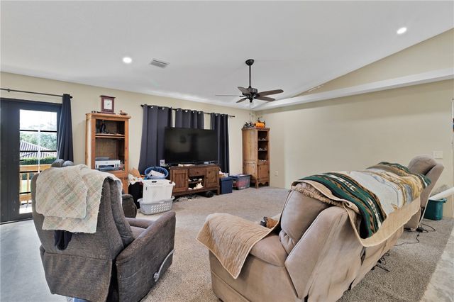 45 S Pine Street, Fellsmere, FL 32948