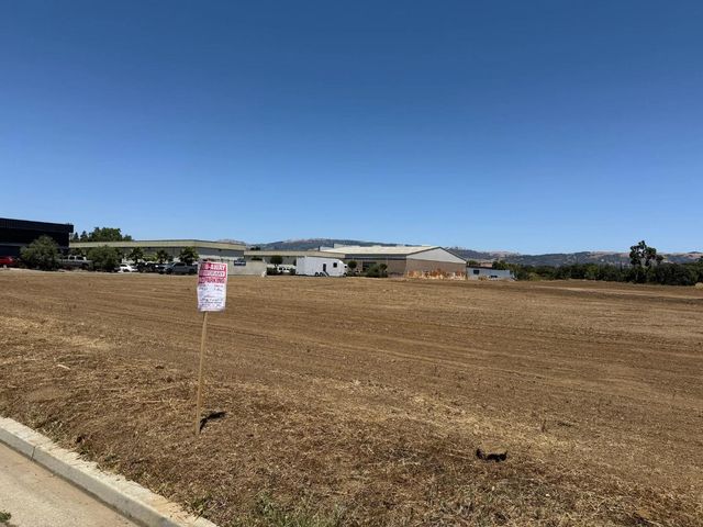 8875 Murray Avenue, Gilroy, CA 95020