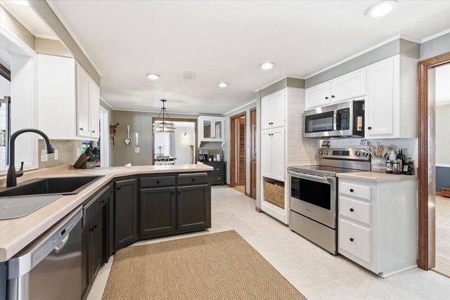 1427 SPRINGDALE LANE, Green Bay, WI 54304