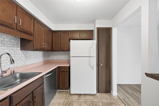 612 Sewickley Heights Dr, Aleppo, PA 15143