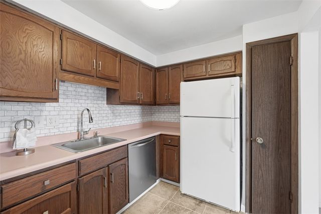 612 Sewickley Heights Dr, Aleppo, PA 15143