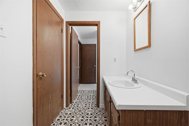 612 Sewickley Heights Dr, Aleppo, PA 15143