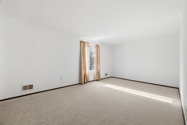 612 Sewickley Heights Dr, Aleppo, PA 15143