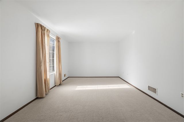 612 Sewickley Heights Dr, Aleppo, PA 15143