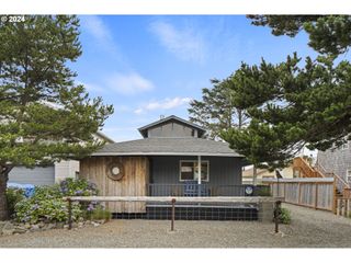 111 S DOLPHIN St, Rockaway Beach, OR 97136