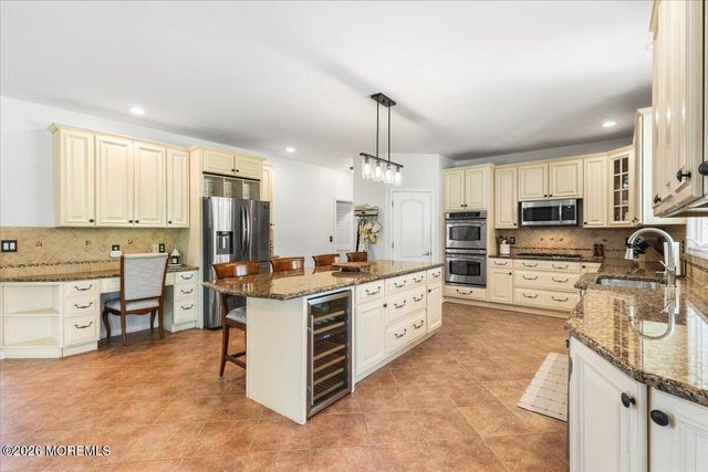 6 Hope Drive, Millstone, NJ 08510