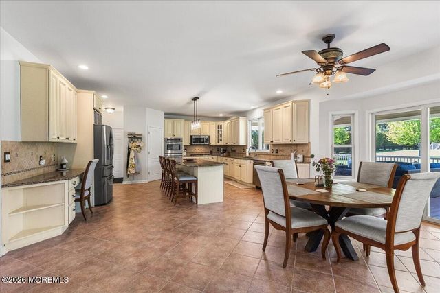 6 Hope Drive, Millstone, NJ 08510