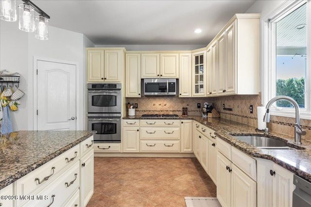 6 Hope Drive, Millstone, NJ 08510