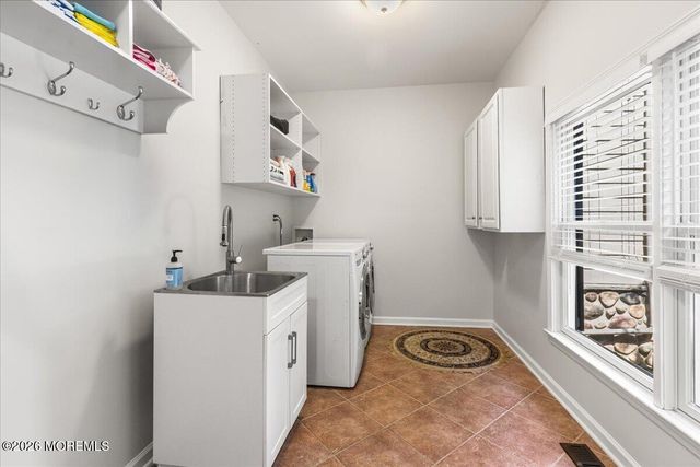 6 Hope Drive, Millstone, NJ 08510