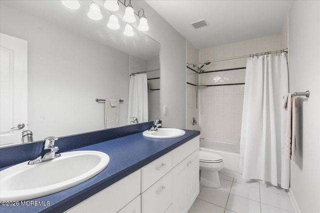 6 Hope Drive, Millstone, NJ 08510