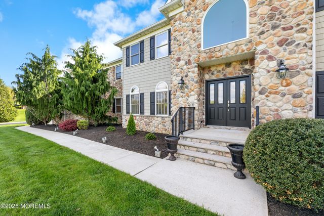 6 Hope Drive, Millstone, NJ 08510