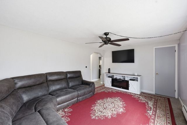 70 Warwick Rd, Chicopee, MA 01020