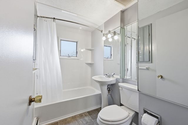 70 Warwick Rd, Chicopee, MA 01020