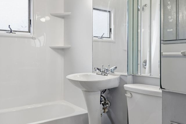 70 Warwick Rd, Chicopee, MA 01020
