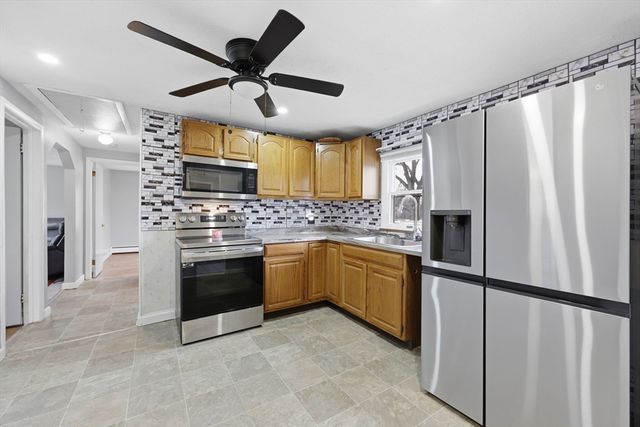 70 Warwick Rd, Chicopee, MA 01020