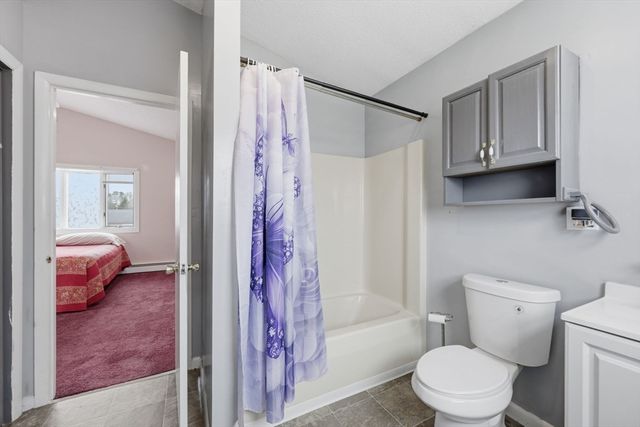 70 Warwick Rd, Chicopee, MA 01020
