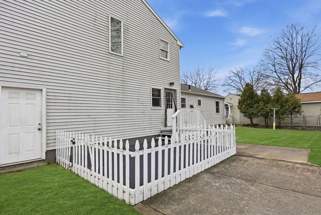 70 Warwick Rd, Chicopee, MA 01020
