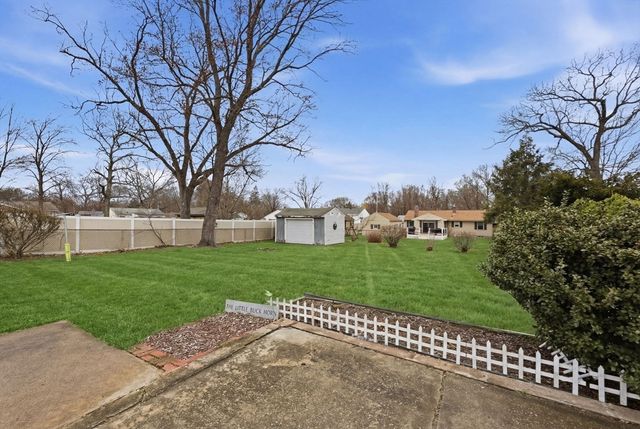 70 Warwick Rd, Chicopee, MA 01020
