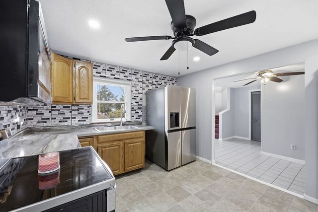 70 Warwick Rd, Chicopee, MA 01020