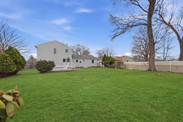 70 Warwick Rd, Chicopee, MA 01020