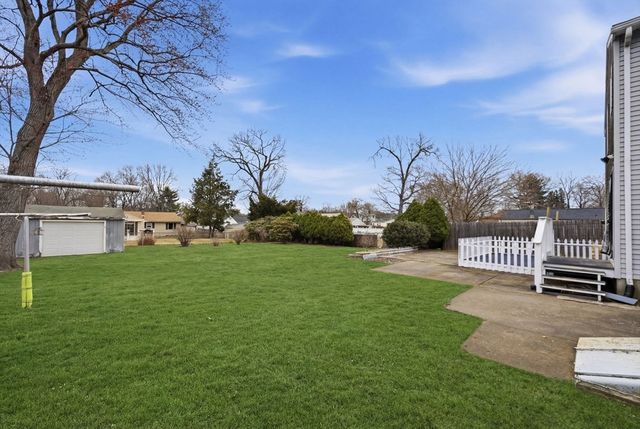 70 Warwick Rd, Chicopee, MA 01020