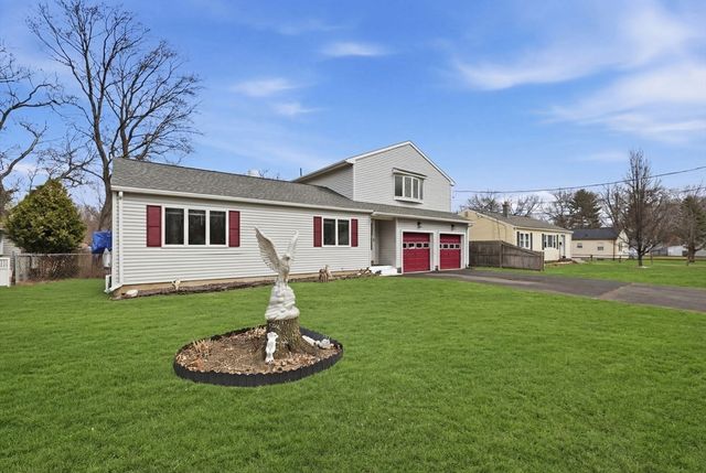 70 Warwick Rd, Chicopee, MA 01020