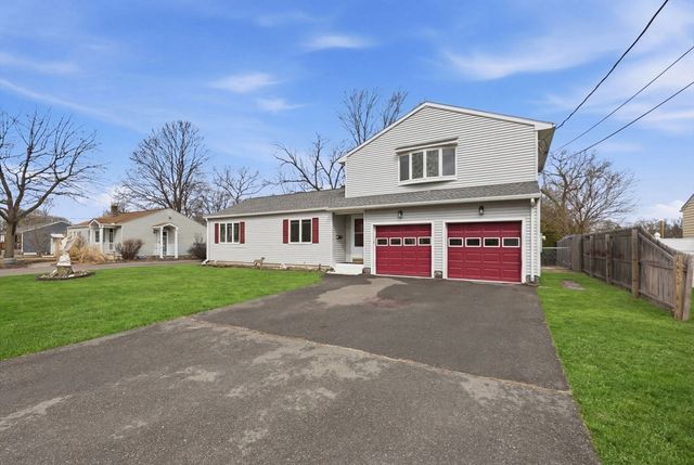 70 Warwick Rd, Chicopee, MA 01020
