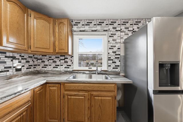70 Warwick Rd, Chicopee, MA 01020