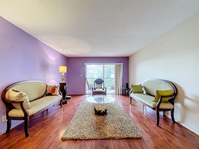 6080 NW 44th Street 408, Lauderhill, FL 33319