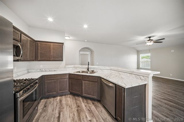 11428 S 239th East Avenue, Broken Arrow, OK 74014
