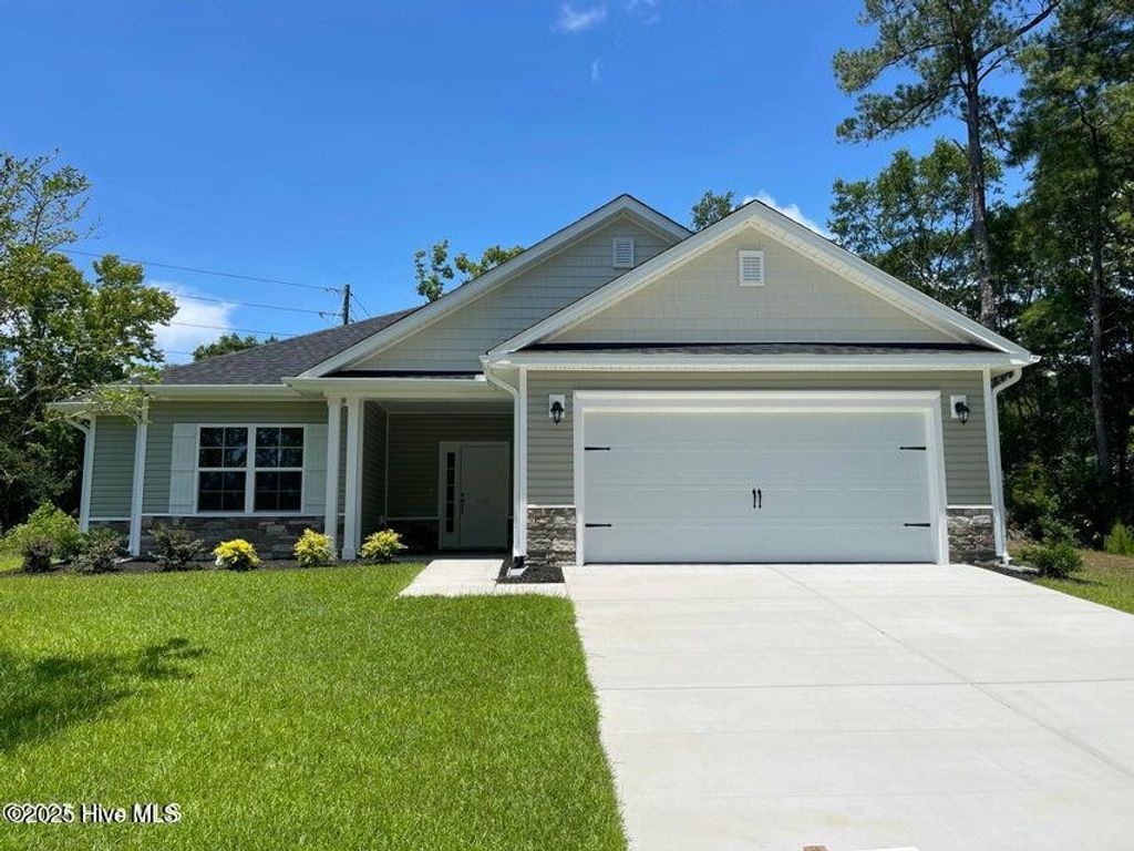 1021 Wood Creek Road NE, Leland, NC 28451