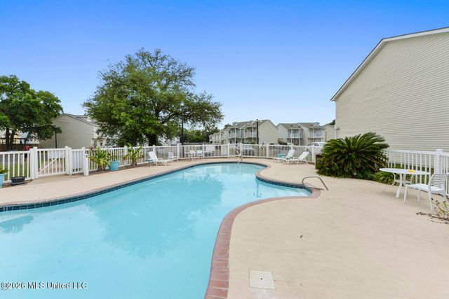 1270 Century Oaks, B, Gulfport, MS 39507